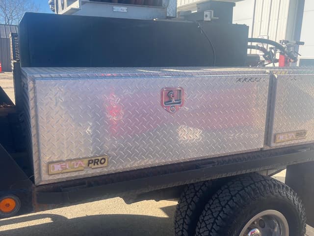 Image of Ford F-350 equipment image 4