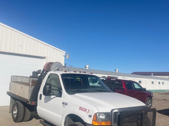 Image of Ford F-350 equipment image 1