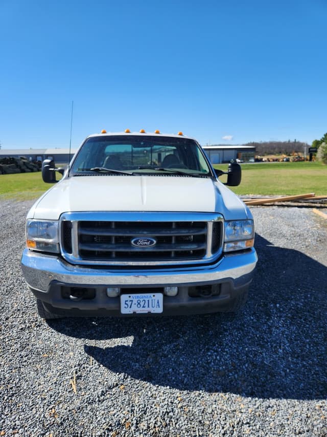 Image of Ford F-350 equipment image 4