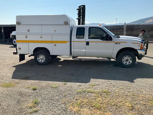 Image of Ford F-350 equipment image 3