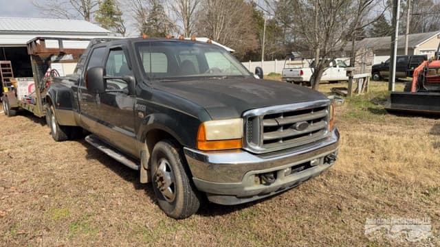 Image of Ford F-350 equipment image 2