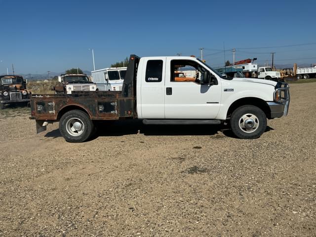 Image of Ford F-350 equipment image 3