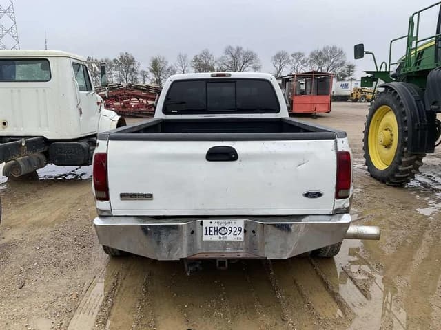 Image of Ford F-350 equipment image 4