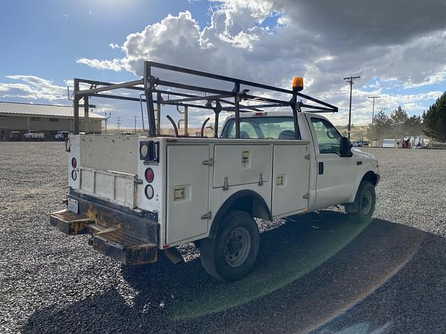 Image of Ford F-350 equipment image 4