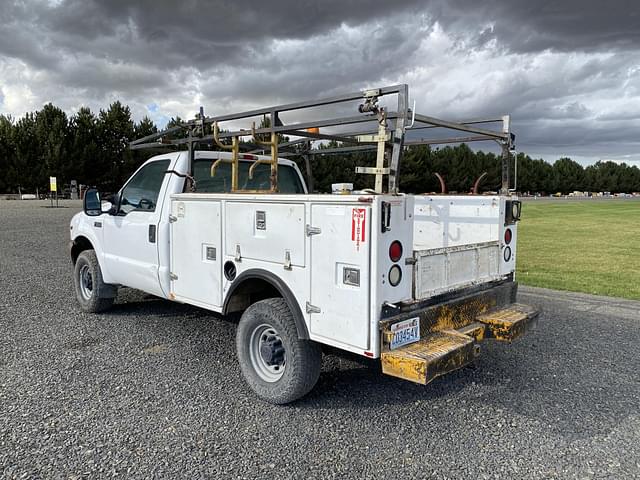 Image of Ford F-350 equipment image 2