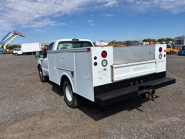 Image of Ford F-350 equipment image 1