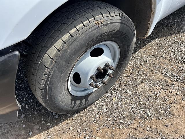 Image of Ford F-350 equipment image 4