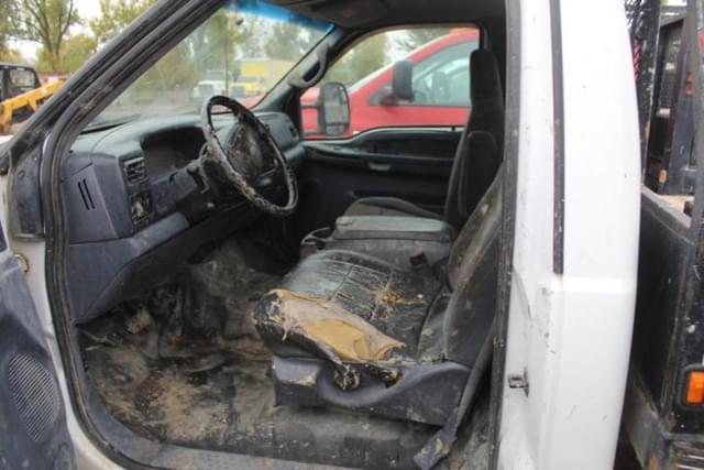 Image of Ford F-350 equipment image 4