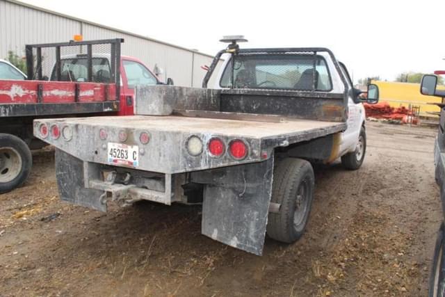 Image of Ford F-350 equipment image 3