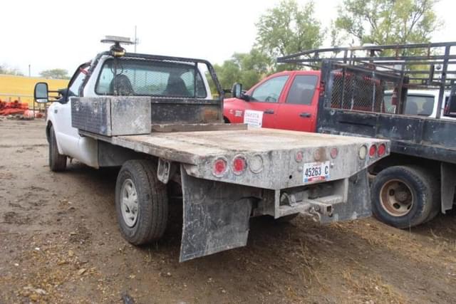 Image of Ford F-350 equipment image 2