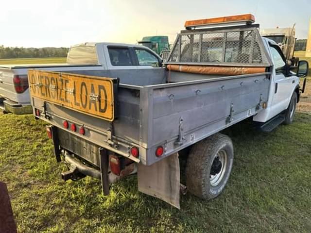 Image of Ford F-350 equipment image 2