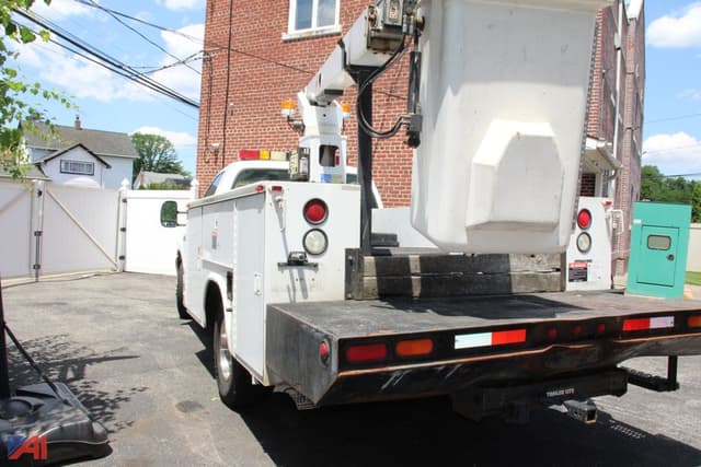 Image of Ford F-350 equipment image 4