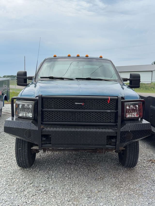 Image of Ford F-350 equipment image 2