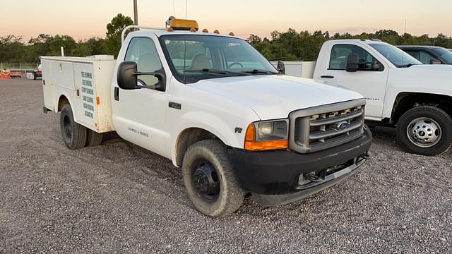 Image of Ford F-350 equipment image 2