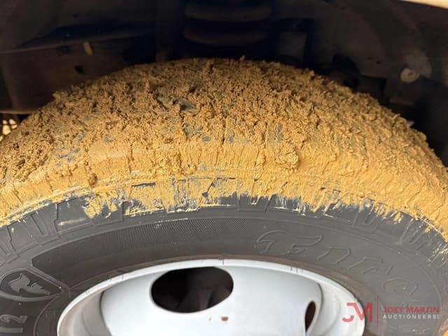 Image of Ford F-350 equipment image 4