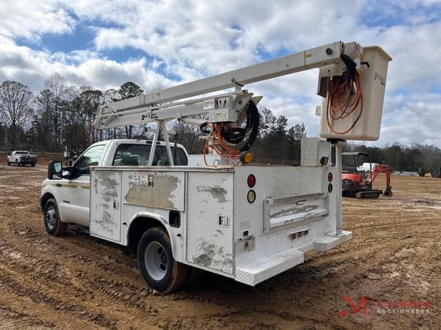 Image of Ford F-350 equipment image 2