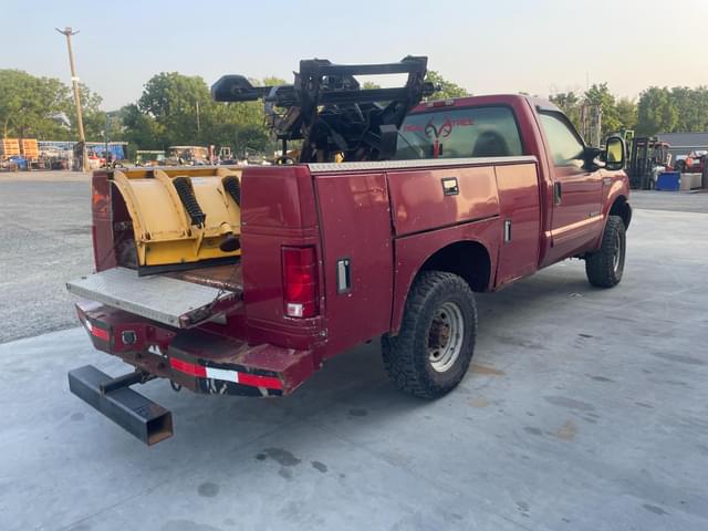 Image of Ford F-350 equipment image 2
