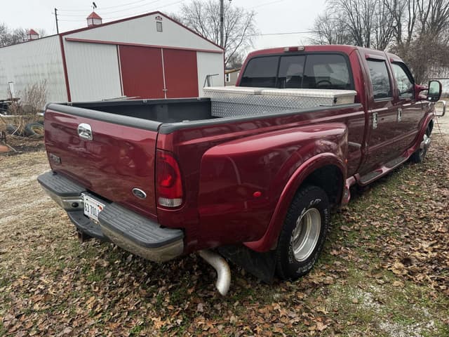 Image of Ford F-350 equipment image 4
