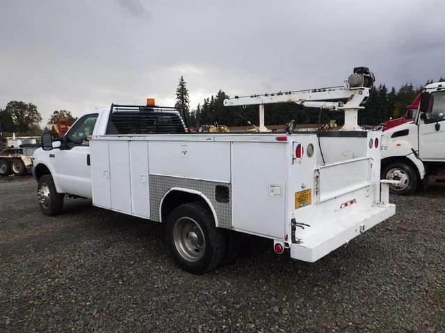 Image of Ford F-450 equipment image 4