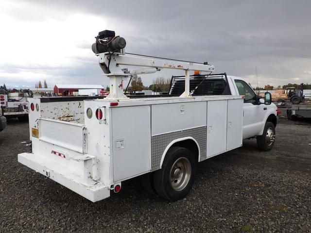 Image of Ford F-450 equipment image 3