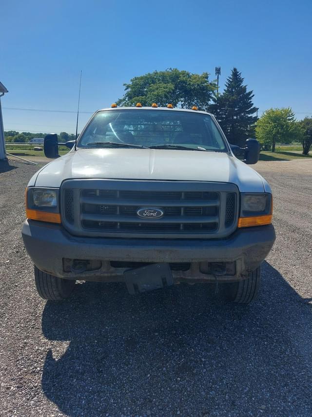 Image of Ford F-450 equipment image 2