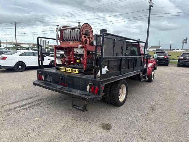 Image of Ford F-450 equipment image 3