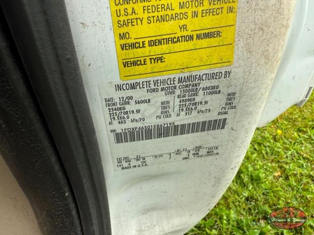 Image of Ford F-450 equipment image 3