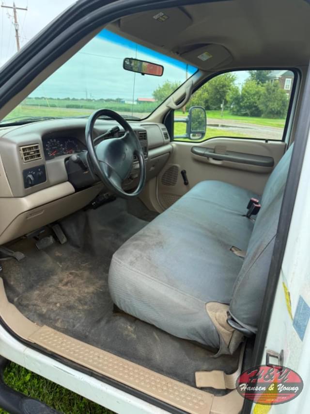 Image of Ford F-450 equipment image 4
