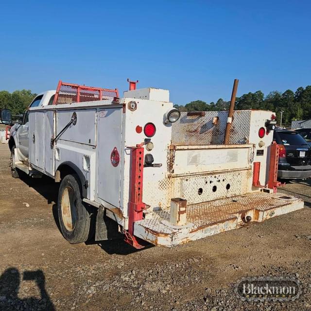 Image of Ford F-450 equipment image 3