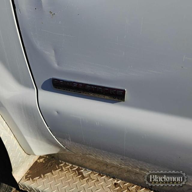 Image of Ford F-450 equipment image 4