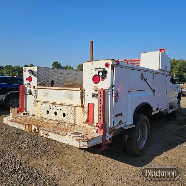 Image of Ford F-450 equipment image 2