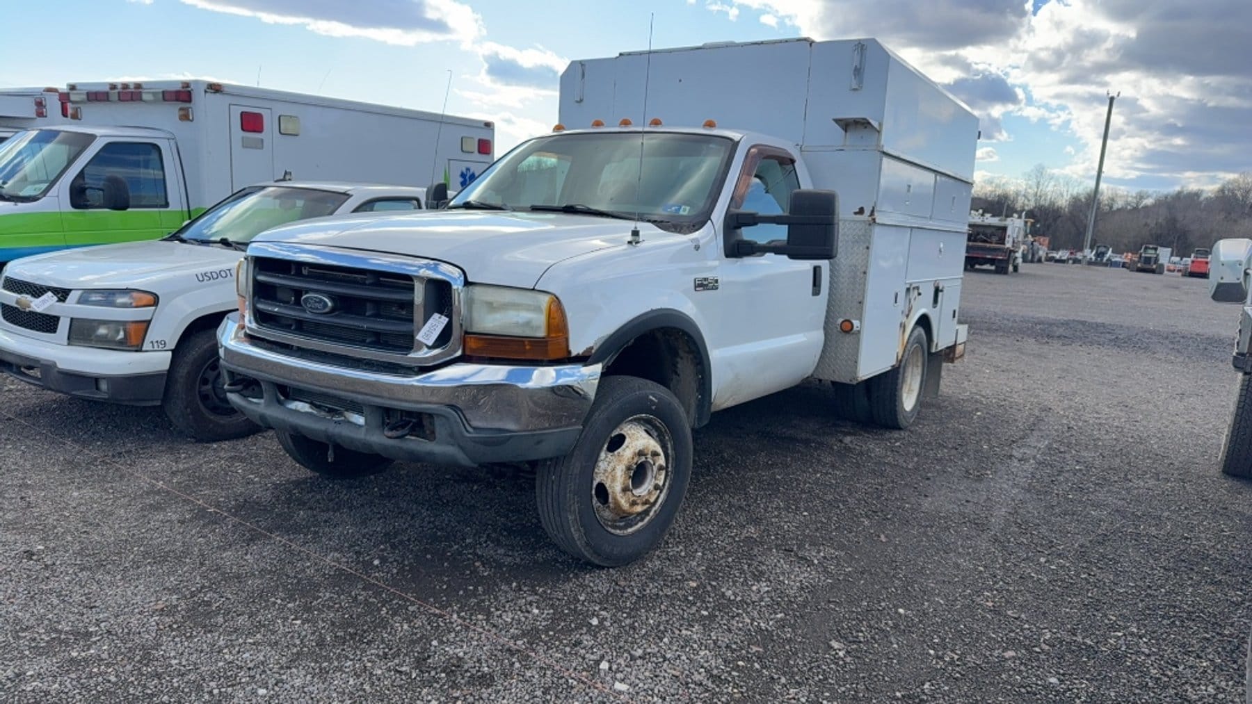 2001 Ford F-450 Equipment Image0