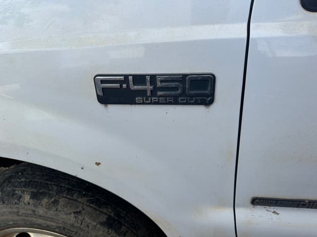 Image of Ford F-450 equipment image 2