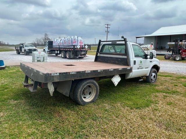 Image of Ford F-450 equipment image 4