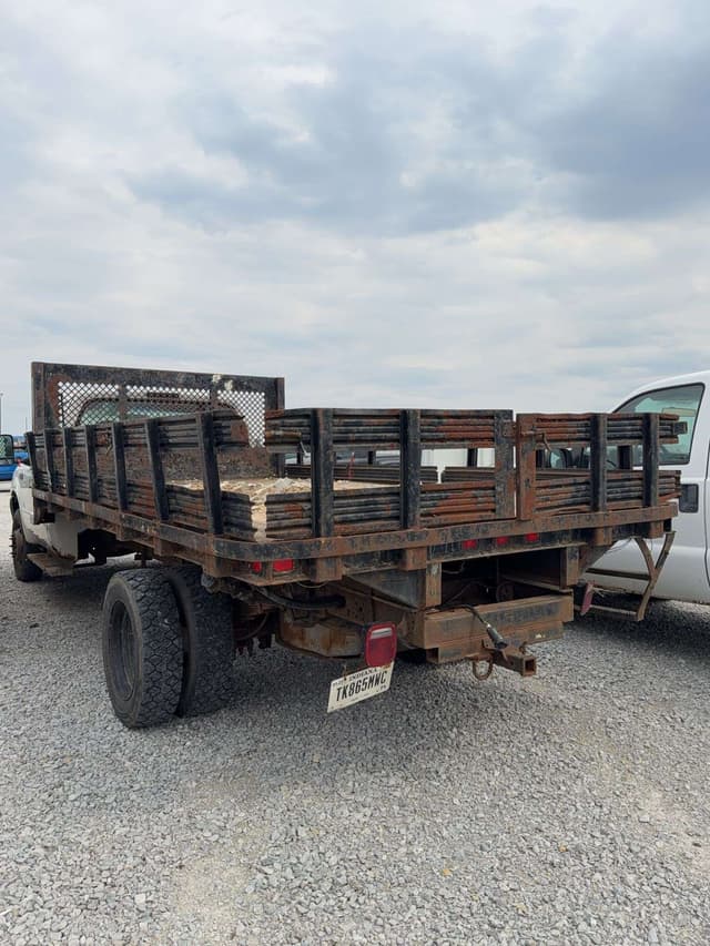 Image of Ford F-450 equipment image 3