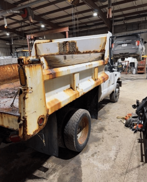 Image of Ford F-550 equipment image 3