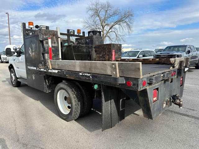 Image of Ford F-550 equipment image 2