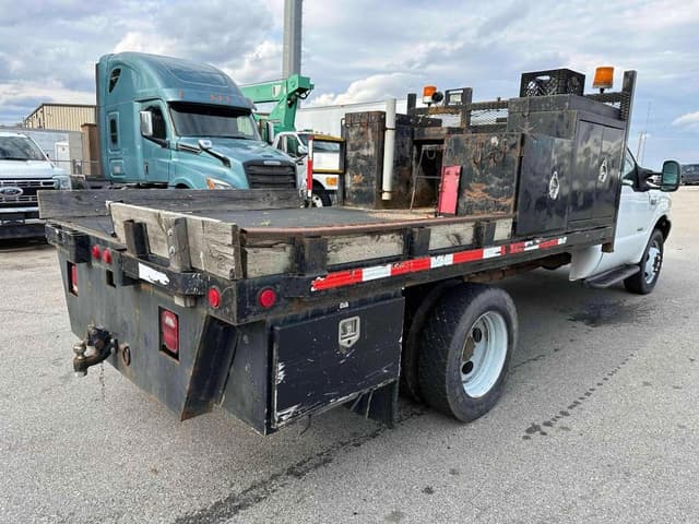 Image of Ford F-550 equipment image 4