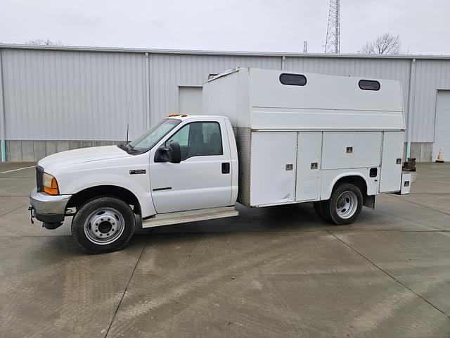 Image of Ford F-550 equipment image 3