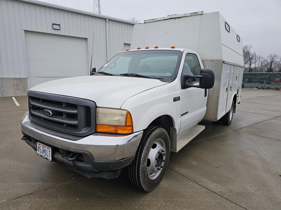 Image of Ford F-550 Primary image