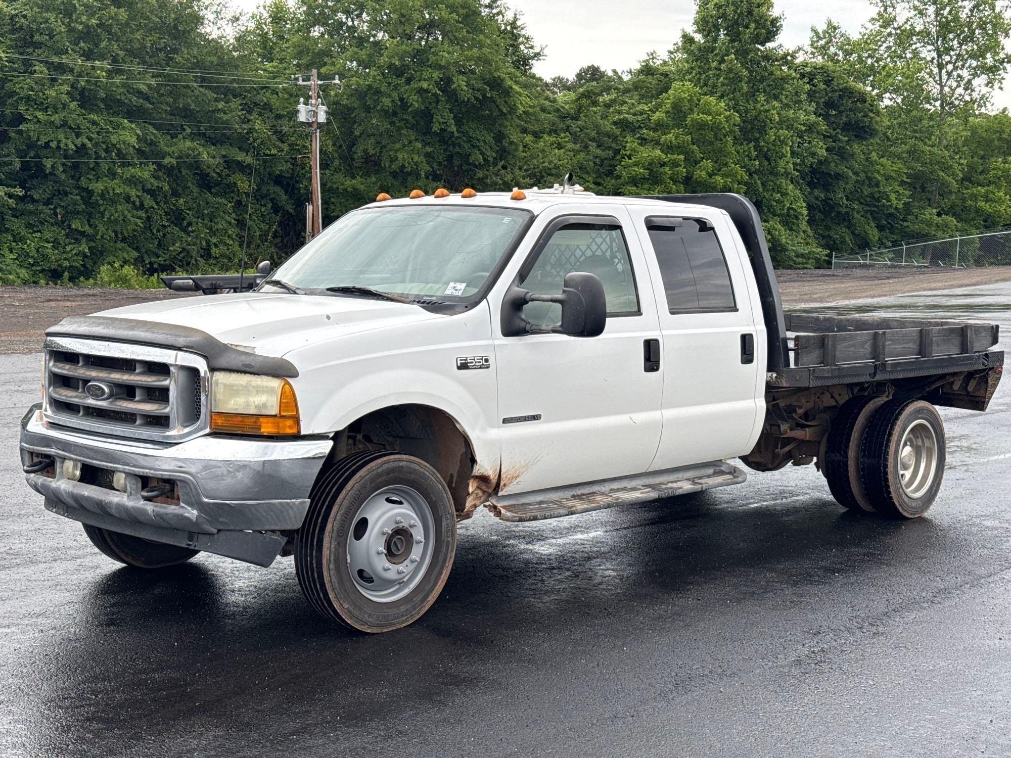 2001 Ford F-550 Equipment Image0