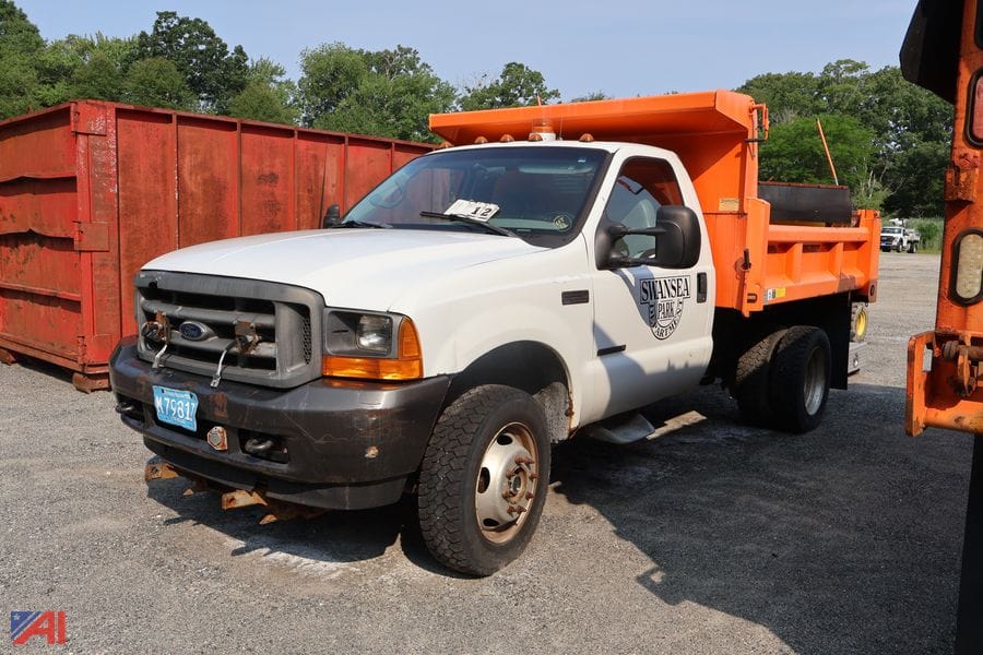 2001 Ford F-550 Equipment Image0