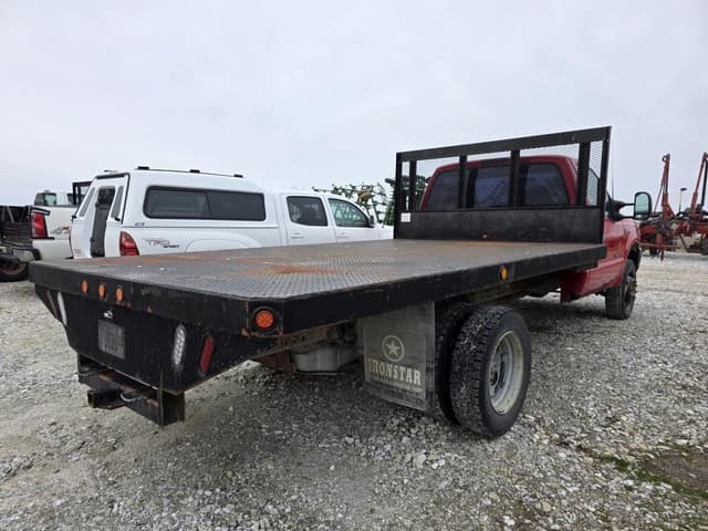 Image of Ford F-550 equipment image 3