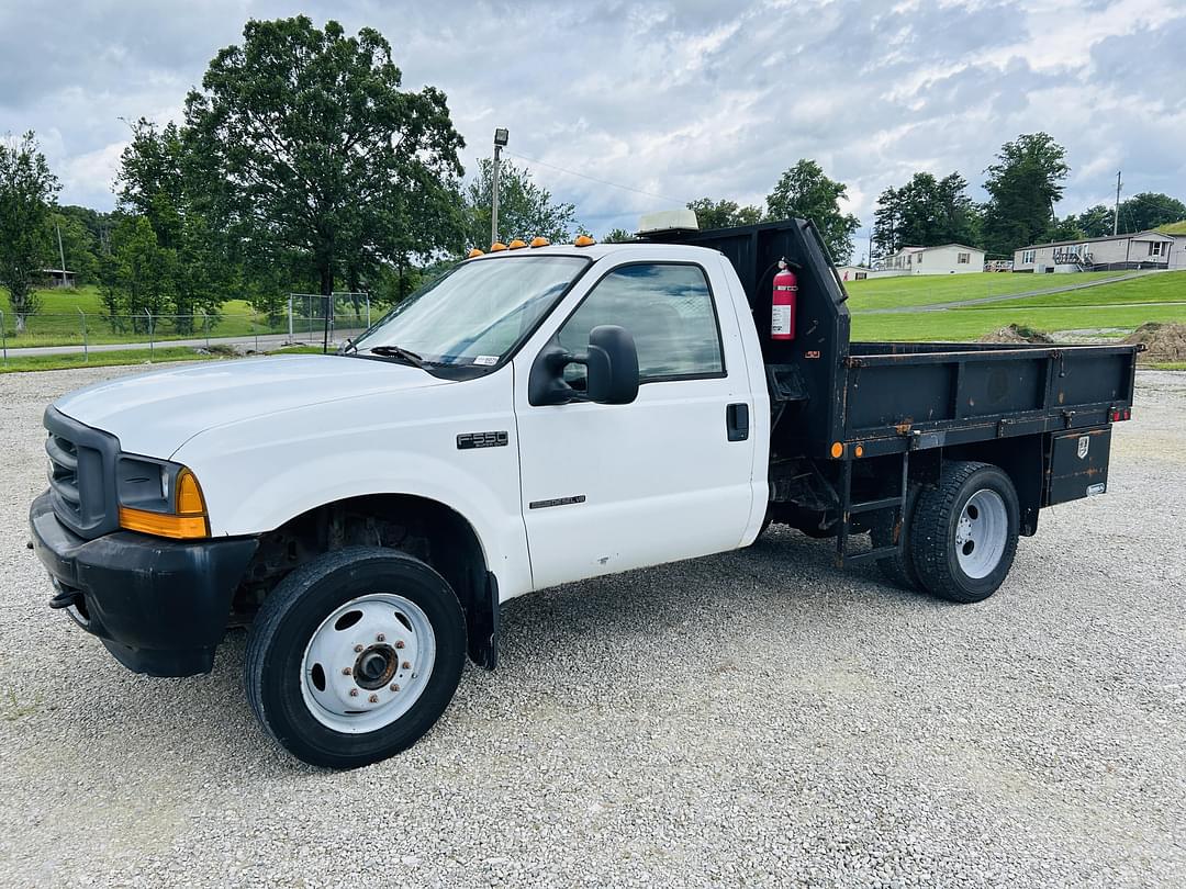 Image of Ford F-550 Primary image