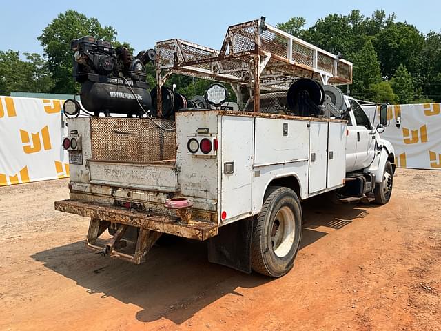 Image of Ford F-650 equipment image 4