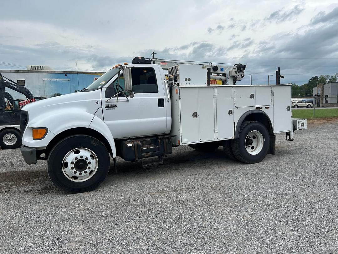 Image of Ford F-650 Primary image