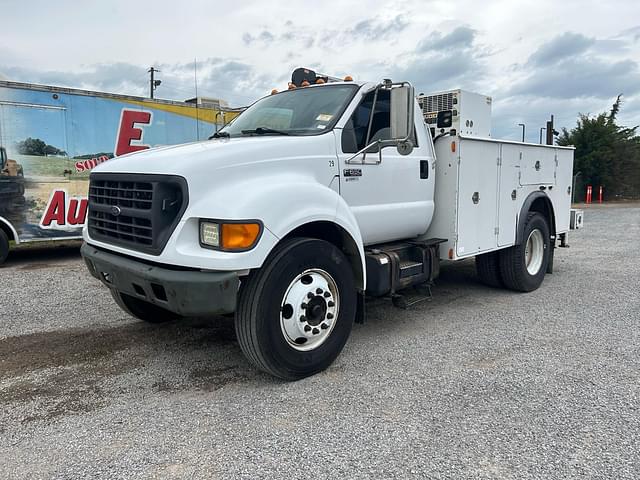 Image of Ford F-650 equipment image 3