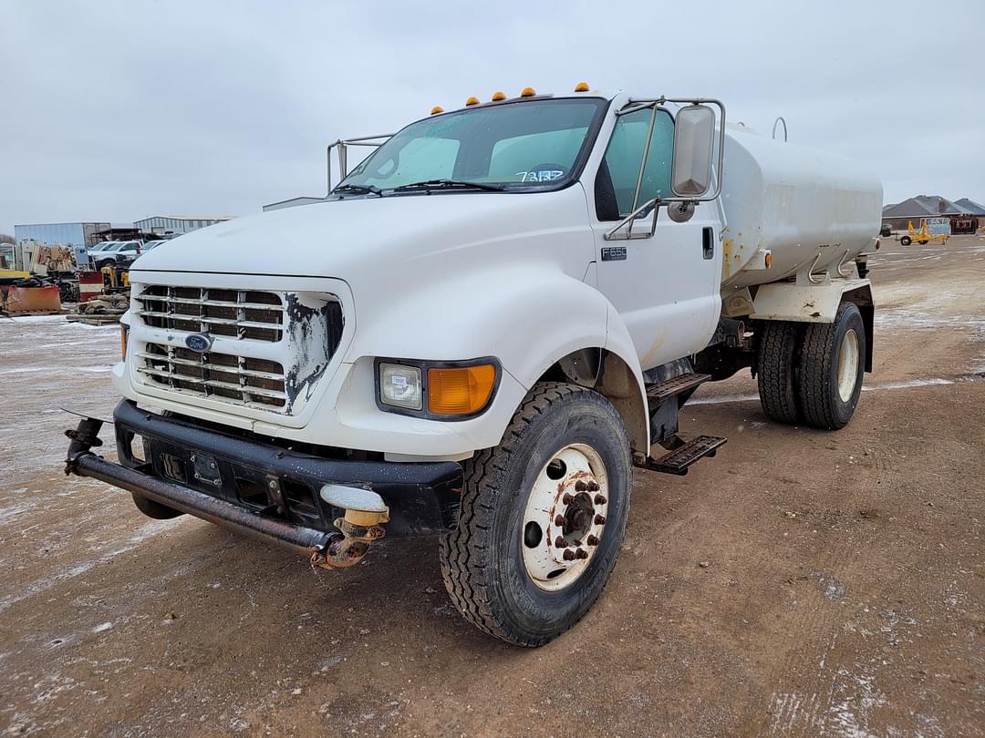 Image of Ford F-650 Primary image