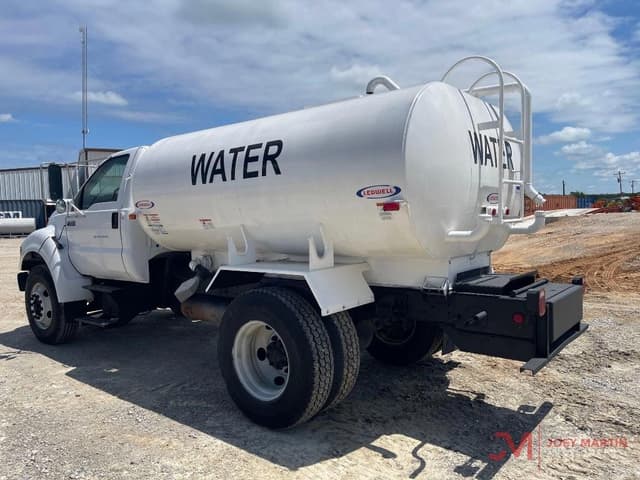 Image of Ford F-750 equipment image 3
