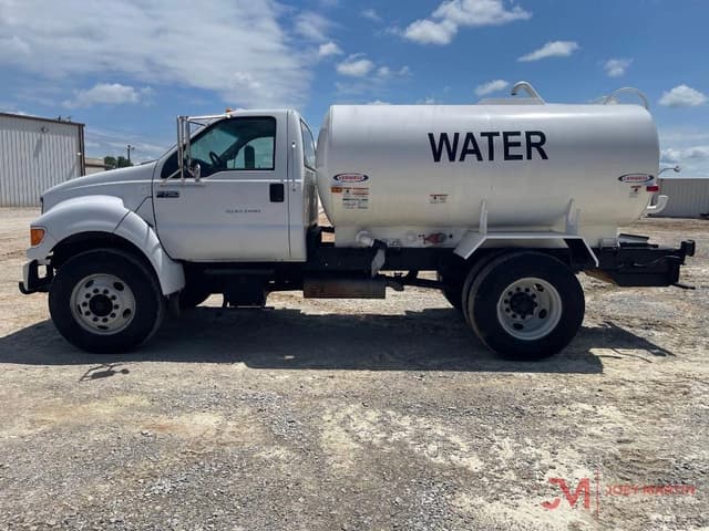 Image of Ford F-750 equipment image 4